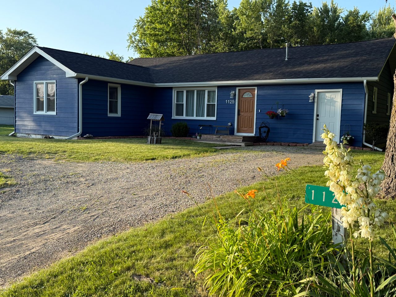 Searko Retreats in Porter, IN — exterior and main living area